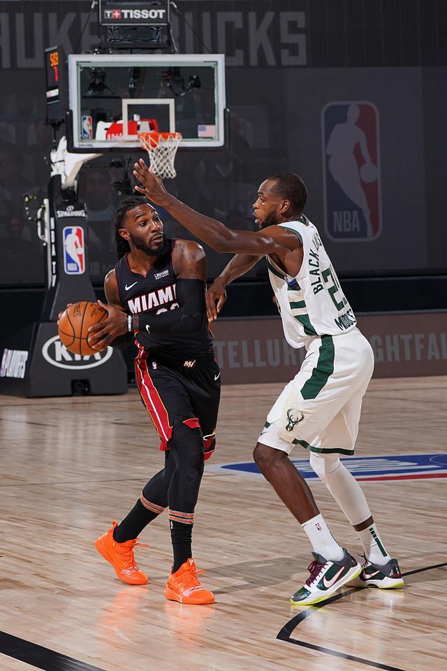 开云平台-热火绝杀雄鹿B队,波尔津吉斯完成帽子戏法的简单介绍