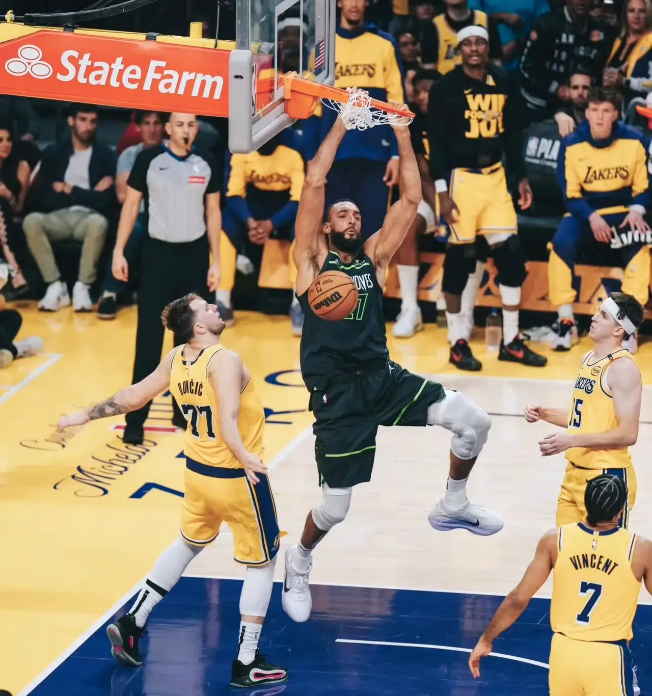 开云体育中国-独行侠逆转雄鹿B队,戈贝尔打破历史纪录的简单介绍