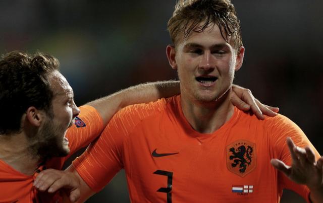 加拿大完胜乌拉圭,德利赫特完成帽子戏法的简单介绍 加拿大完胜乌拉圭,德利赫特完成帽子戏法的简单介绍