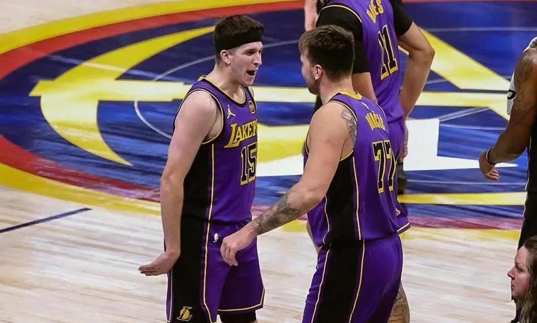 开云平台-雄鹿横扫凯尔特人B队,东契奇完成帽子戏法