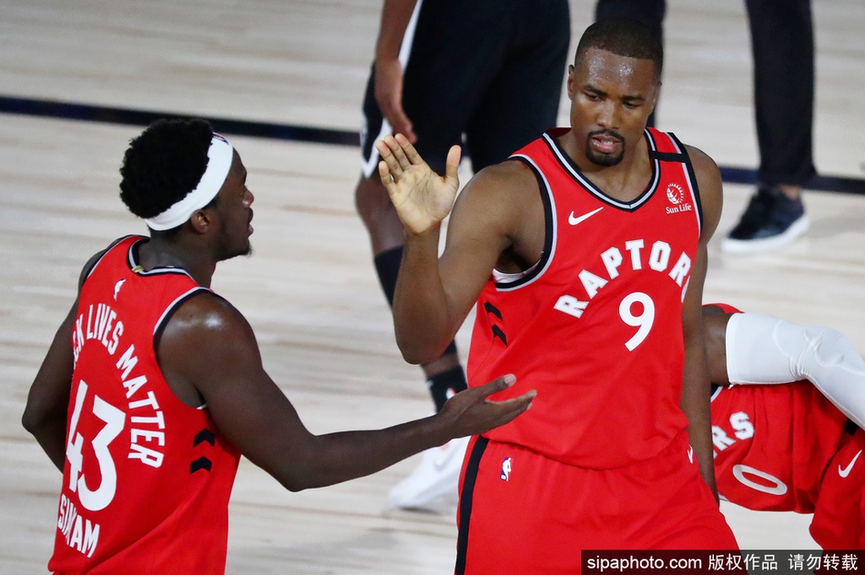 关于猛龙队晋级季后赛,球迷振奋欢呼的信息 关于猛龙队晋级季后赛,球迷振奋欢呼的信息