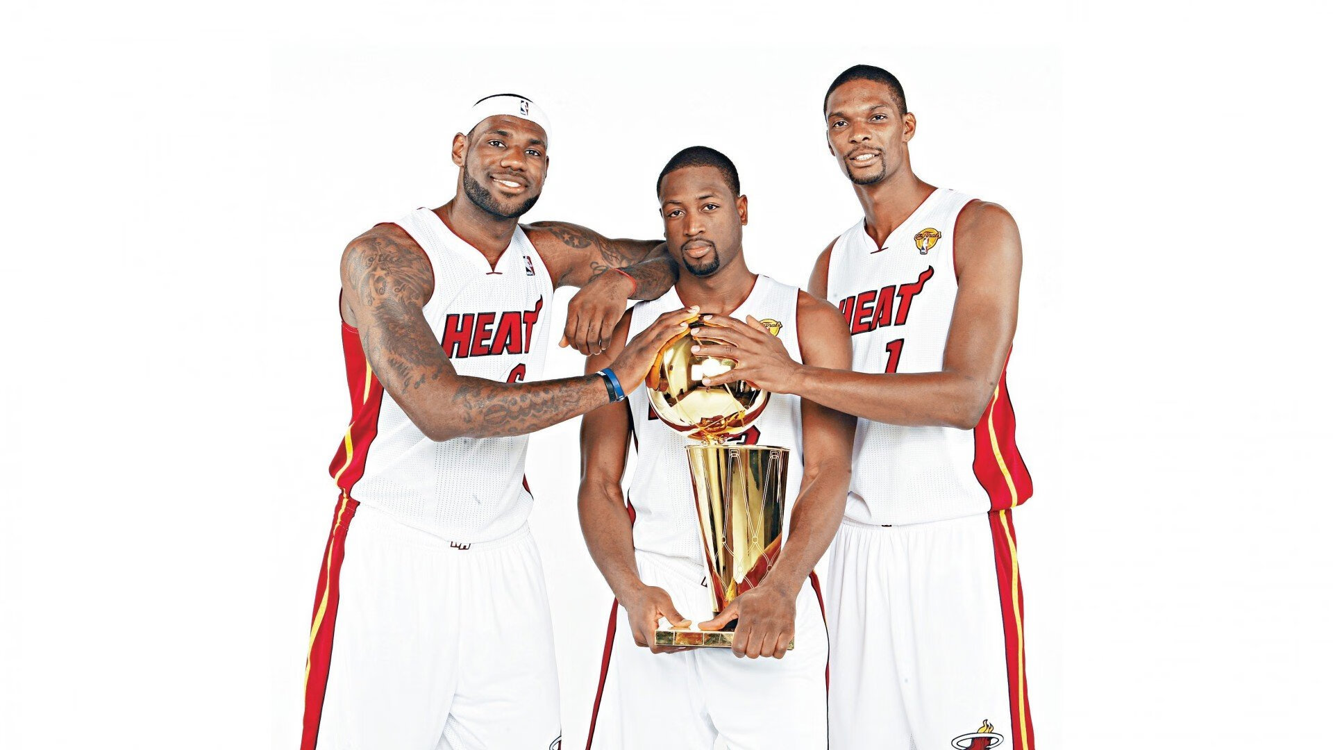 暗夜极速交响曲，巴尔韦德以缰绳为笔，在F1街道赛的霓虹画布上书写统治